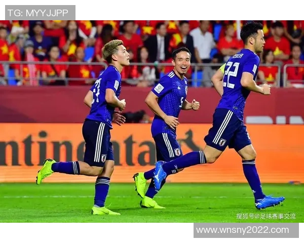 日本足球明星真实生活瞬间大揭秘展现他们场外的魅力与风采