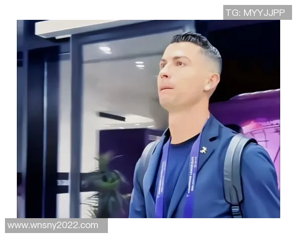 足球明星华丽西装亮相赛场展现风采与魅力引领时尚潮流 足球明星华丽西装亮相赛场展现风采与魅力引领时尚潮流