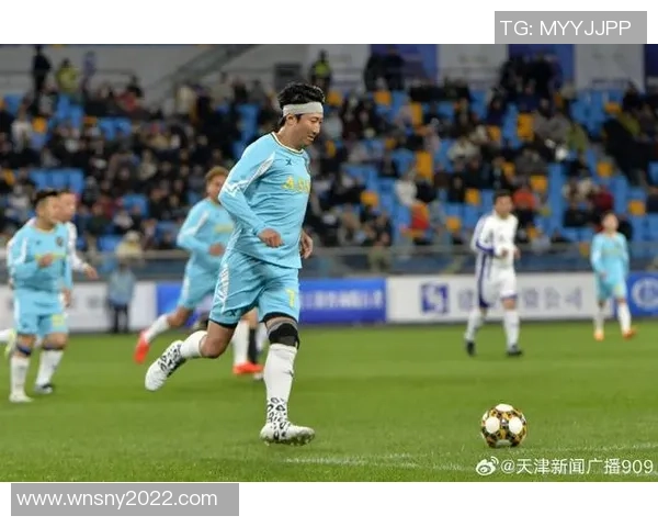 足球明星激情演绎内裤广告视频展现运动魅力与时尚风范 足球明星激情演绎内裤广告视频展现运动魅力与时尚风范